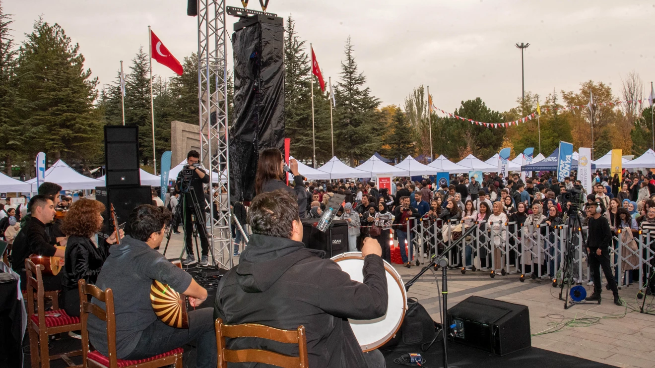 Selçuk Üniversitesinde Tanışma Şenliği coşkuyla başladı